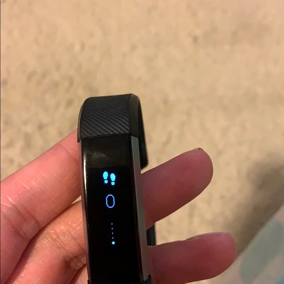 Fitbit Alta - excellent condition - Picture 5 of 8